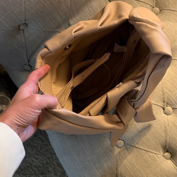 Banana Republic tan pleated/knot handle convertible shoulder bag - Picture 4 of 5